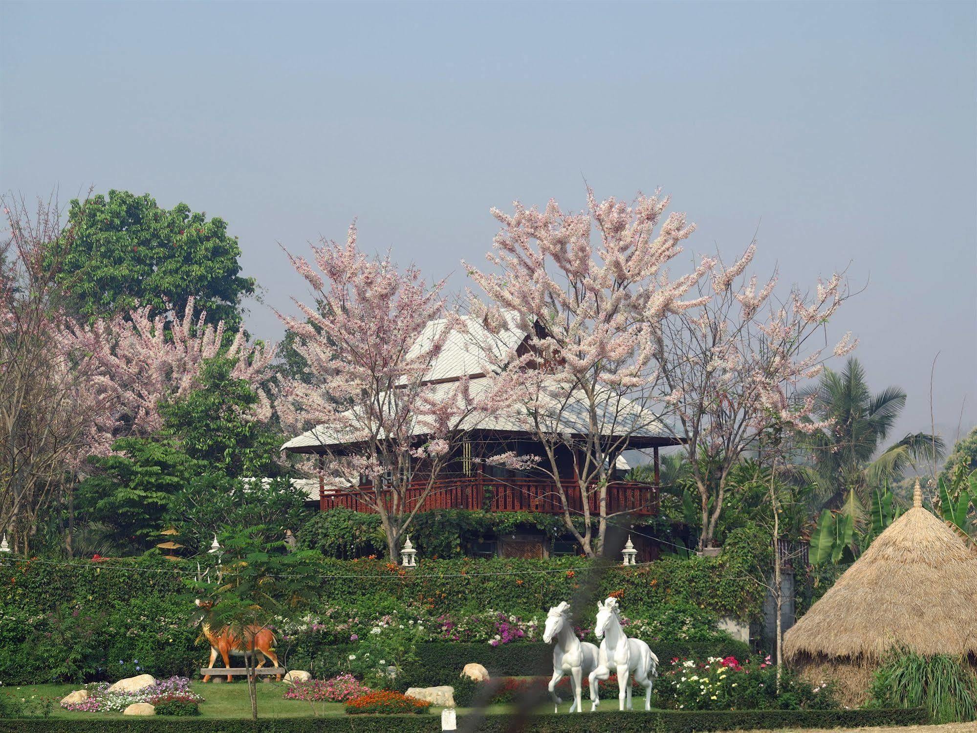 Phusanfah Resort Mae Taeng Exterior photo